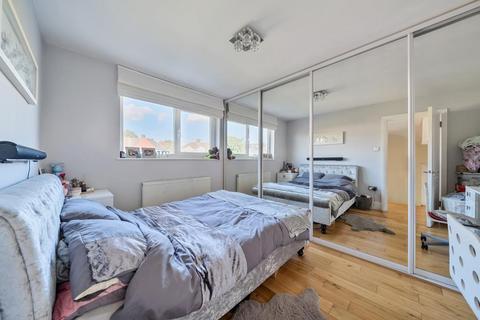 4 bedroom terraced house for sale, Chaucer Close,  London,  N11