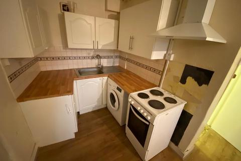 2 bedroom flat to rent, Wood Lane, Dagenham RM9