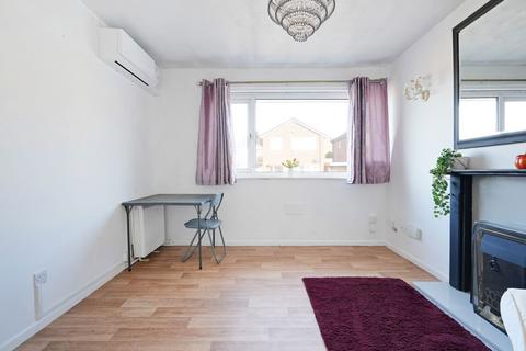 8 Binsted Gardens, Sheffield, S5 8NU