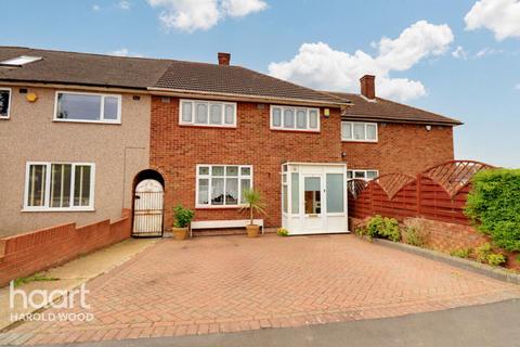 4 Tring Gardens, Romford, RM3 9EP