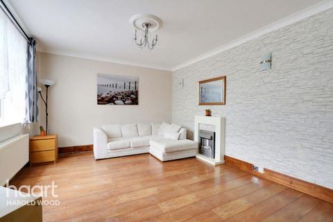 4 Tring Gardens, Romford, RM3 9EP