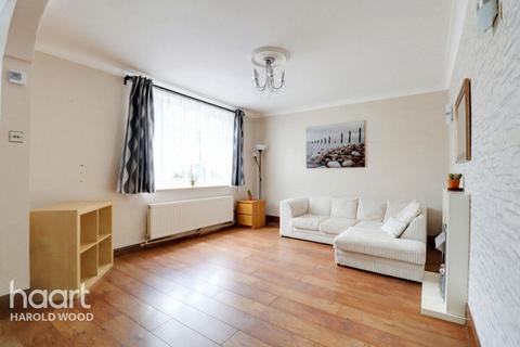 4 Tring Gardens, Romford, RM3 9EP
