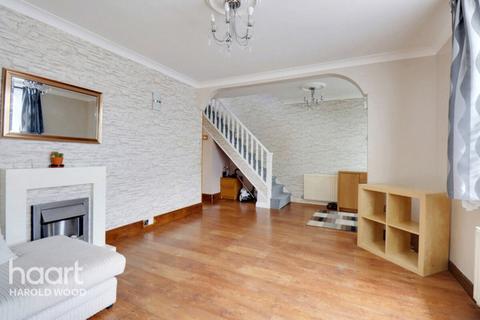 4 Tring Gardens, Romford, RM3 9EP