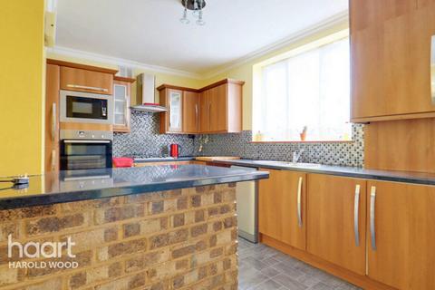 4 Tring Gardens, Romford, RM3 9EP