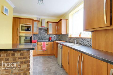 4 Tring Gardens, Romford, RM3 9EP