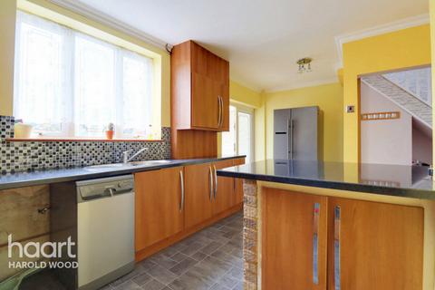 4 Tring Gardens, Romford, RM3 9EP