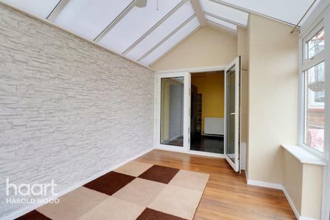 4 Tring Gardens, Romford, RM3 9EP
