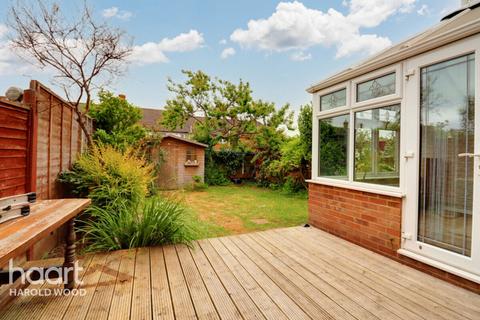 4 Tring Gardens, Romford, RM3 9EP