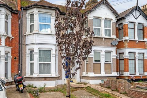 2 bedroom apartment for sale, Courtland Avenue, Ilford, Essex