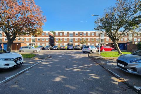 2 bedroom flat for sale, Poplar Way, Ilford - CHAIN FREE!