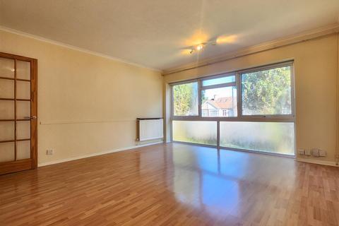 2 bedroom flat for sale, Poplar Way, Ilford - CHAIN FREE!