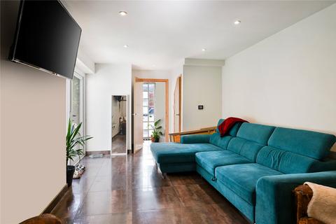 2 bedroom end of terrace house to rent, St. Frideswides Mews, London, E14