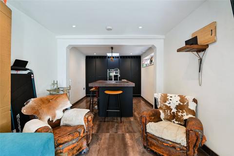 undefined, St. Frideswides Mews, London, E14