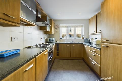 6 Hancock Close, Aylesbury, HP21 9AU