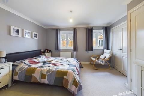 6 Hancock Close, Aylesbury, HP21 9AU