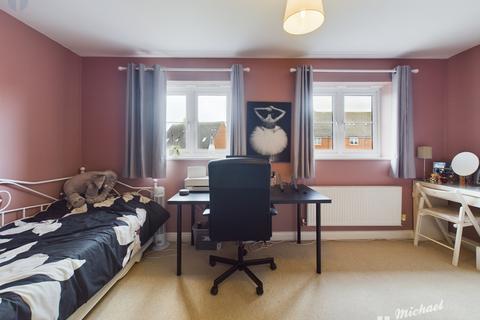 6 Hancock Close, Aylesbury, HP21 9AU