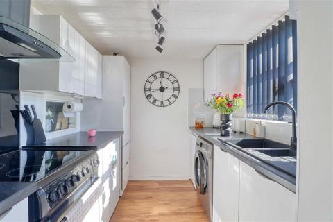 25 Camellia Crescent, Clacton-on-sea, CO16 7EU