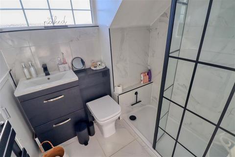 25 Camellia Crescent, Clacton-on-sea, CO16 7EU
