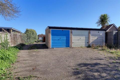 25 Camellia Crescent, Clacton-on-sea, CO16 7EU