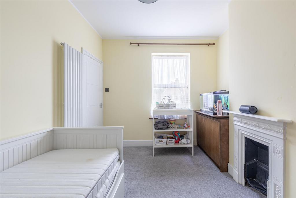 22 Guildford Road,Chertsey KT16 9 BJ   13.jpg