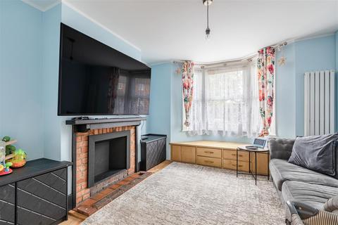 3 bedroom house for sale, Guildford Road, Chertsey