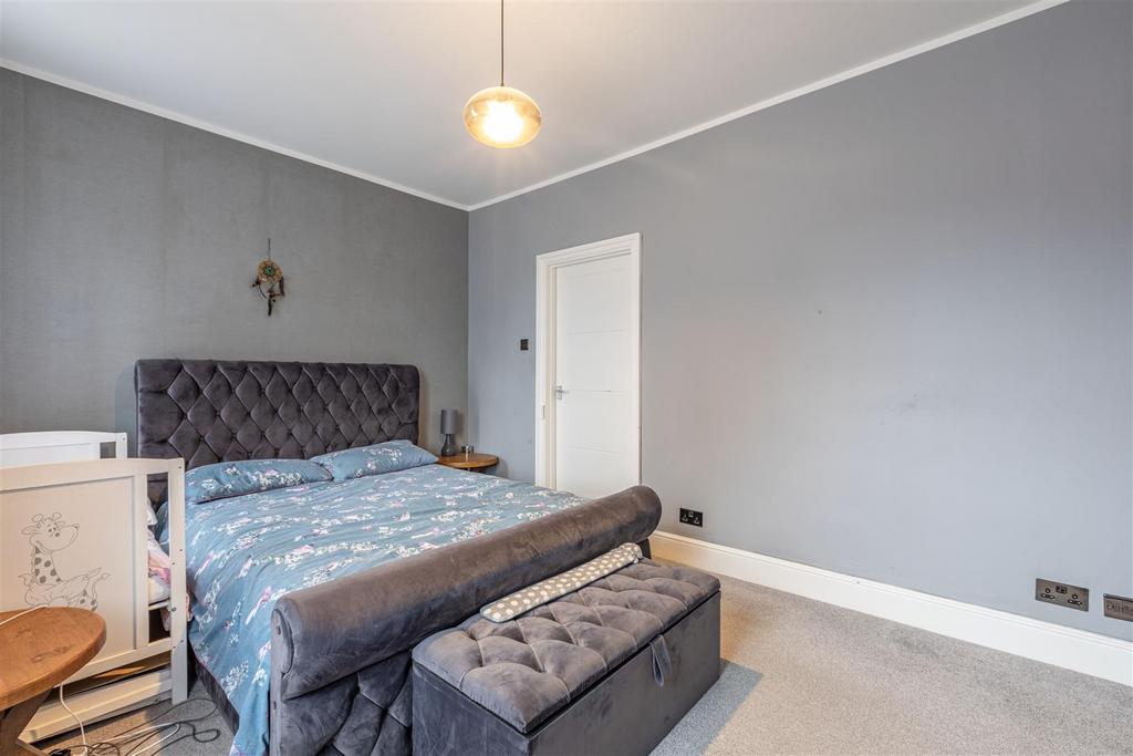 22 Guildford Road,Chertsey KT16 9 BJ   11.jpg