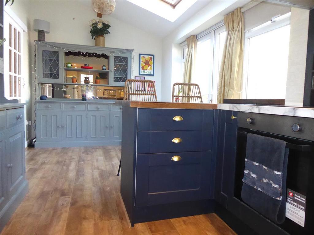 Kitchen 4.JPG