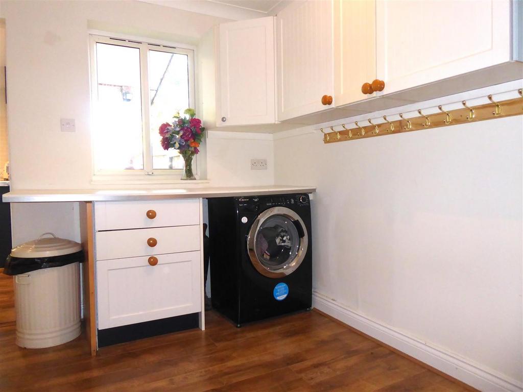 Utility Room 1.JPG
