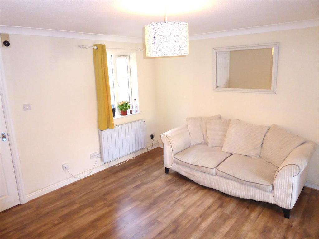 Lounge 1.JPG