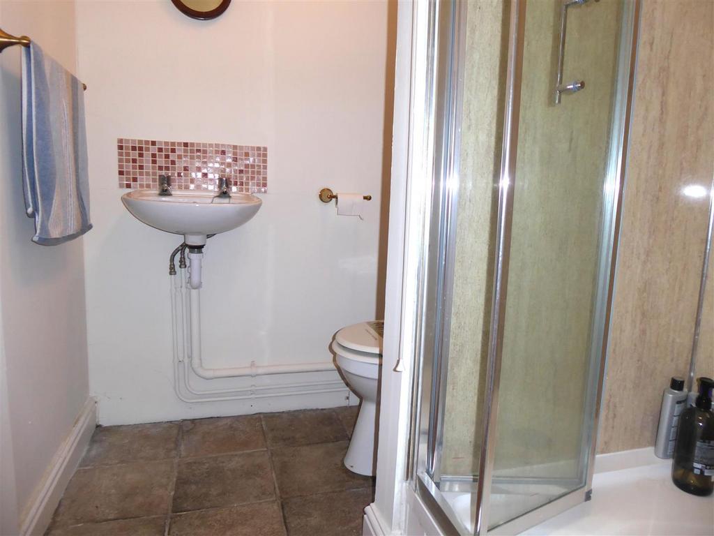 Cloakroom- shower.JPG