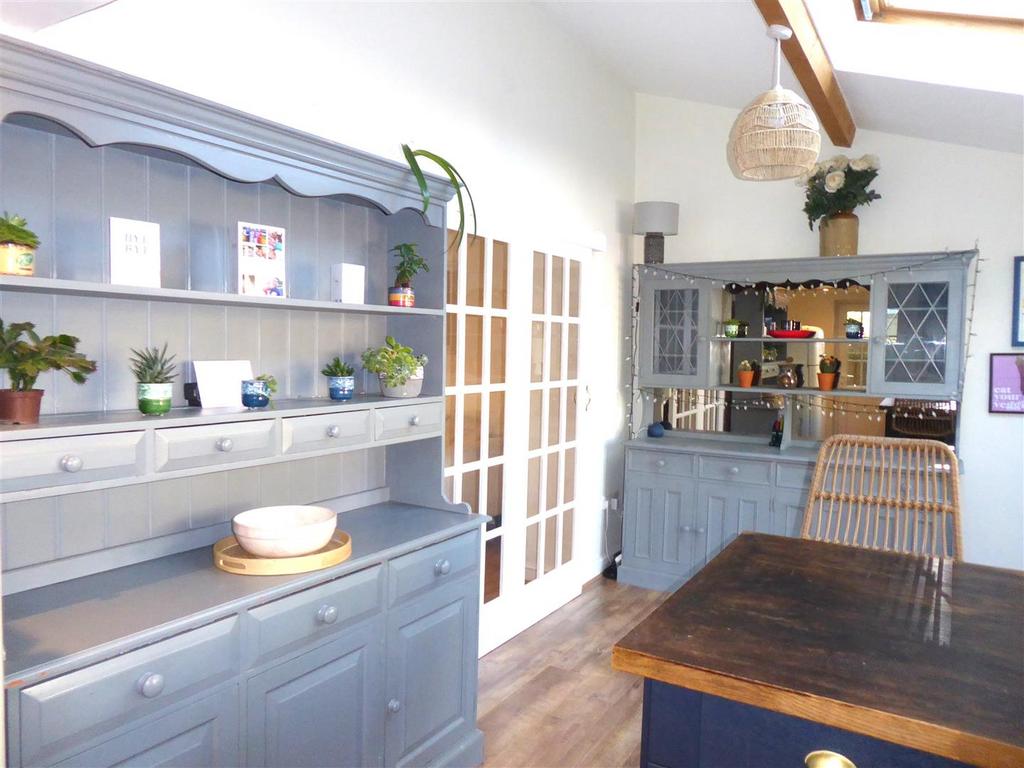 Kitchen 5.JPG