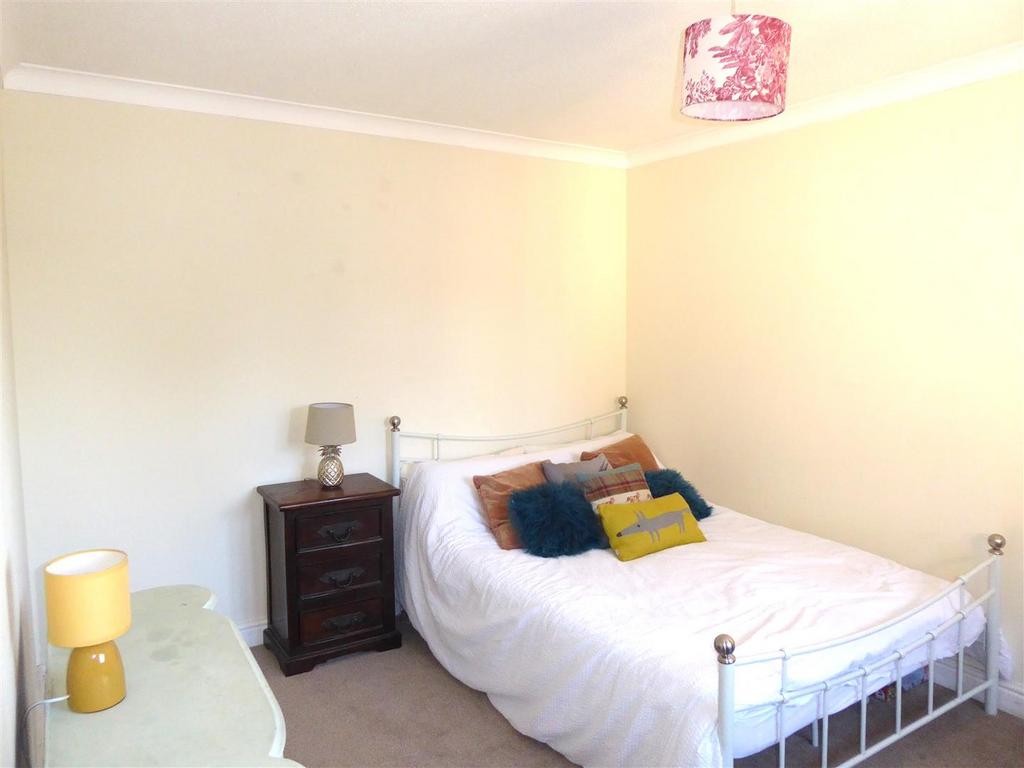 Bedroom 2.JPG
