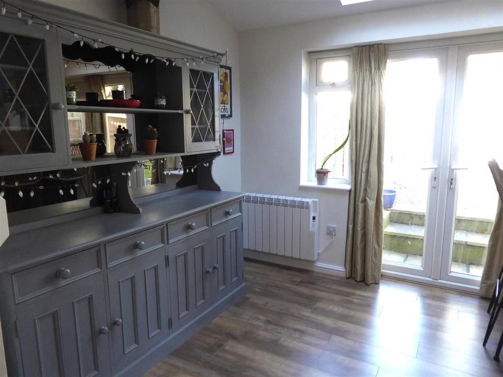 Kitchen 1.JPG