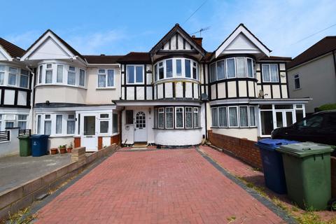 3 bedroom terraced house to rent, Warden Avenue, Harrow HA2