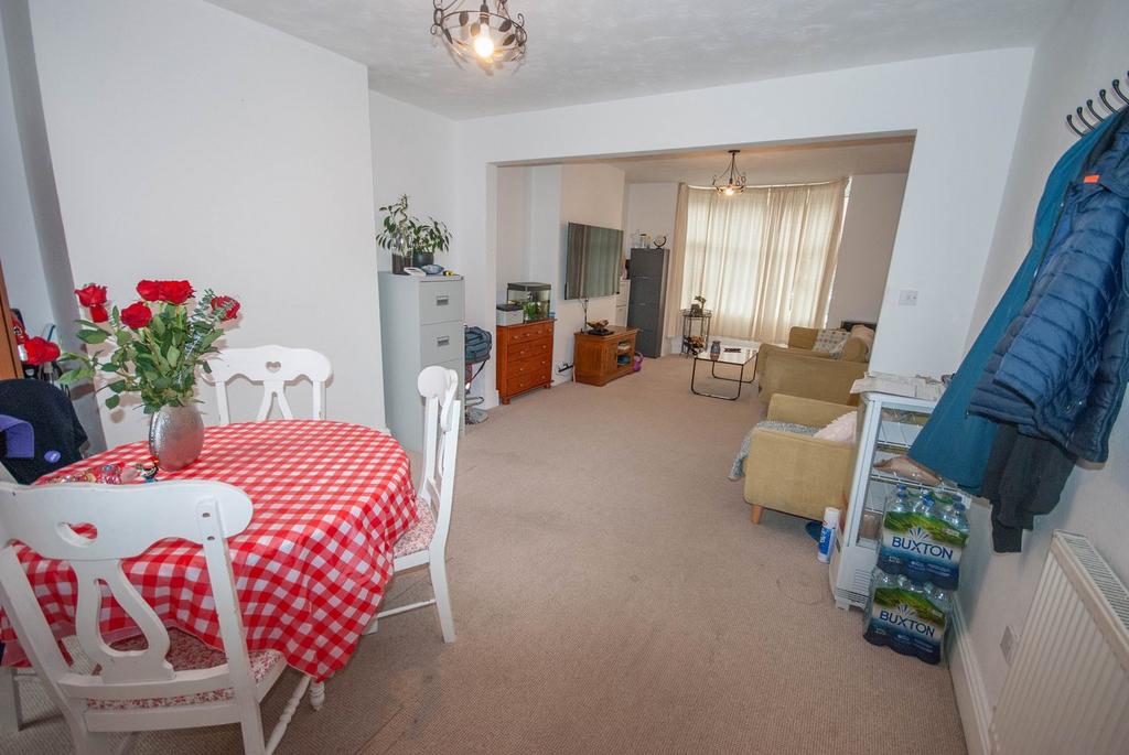 Claremont Road, Rugby, CV21 3 bed terraced house to rent £1,100 pcm