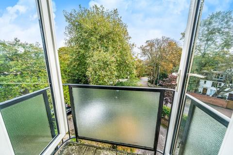 Flat 15, Cameron Court Princes Way, London, SW19 6QY