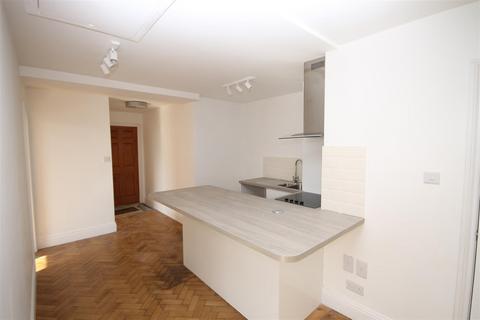 2 bedroom apartment to rent, Carisbrooke Road , Newport