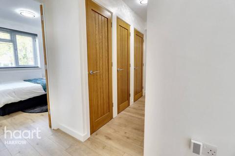 24 Summit Close, Edgware, HA8 6EJ