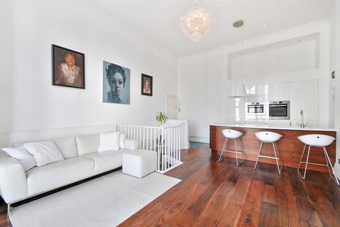 3 bedroom apartment to rent, Belsize Park Gardens, London, NW3