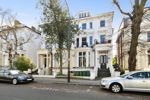 3 bedroom apartment to rent, Belsize Park Gardens, London, NW3