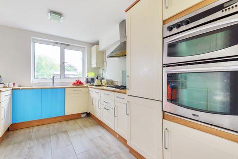 3 bedroom terraced house for sale, Chatsworth Avenue, Bromley