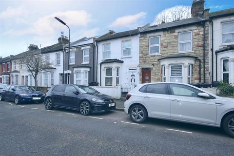 4 bedroom terraced house to rent, Olinda Road, London