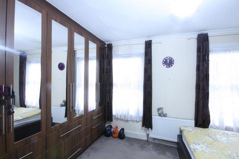 4 bedroom terraced house to rent, Olinda Road, London