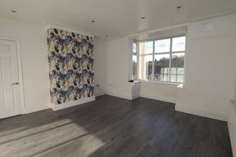 2 bedroom end of terrace house for sale, Kings Road, Cross Flatts, Bingley, BD16