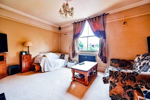 1 bedroom flat for sale, Epsom Road, Merrow, Guildford, GU1