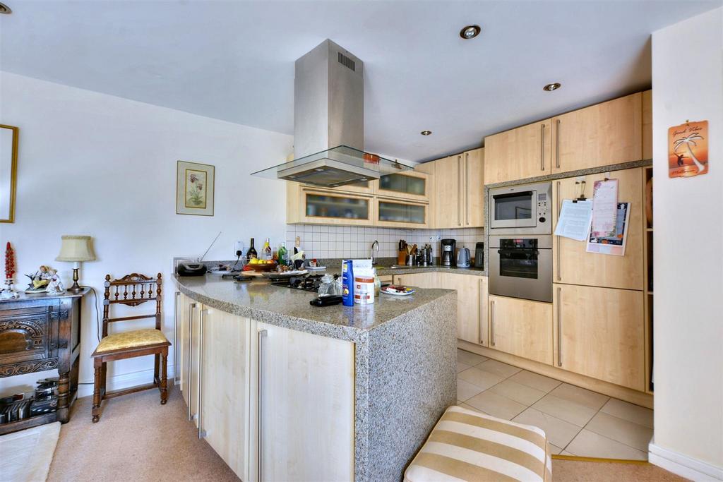 Kitchen 2.jpeg