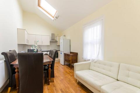 3 bedroom flat to rent, Norfolk Road, Walthamstow, London, E17