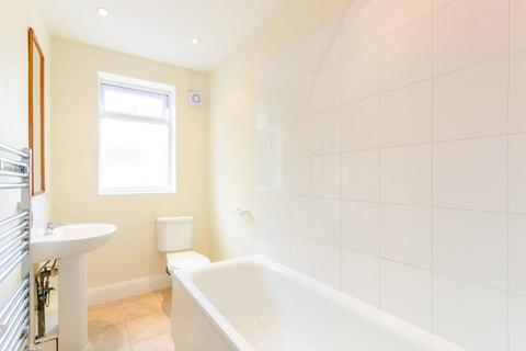 3 bedroom flat to rent, Norfolk Road, Walthamstow, London, E17