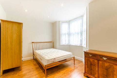 3 bedroom flat to rent, Norfolk Road, Walthamstow, London, E17