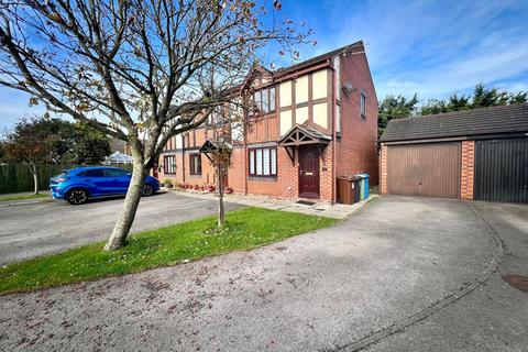 3 bedroom end of terrace house for sale, Chaffinch Court, Herons Reach FY3